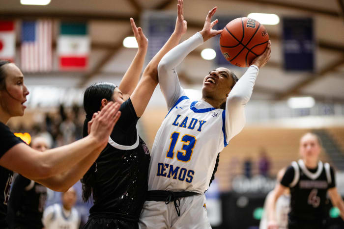 Jefferson Willamette 6A Oregon girls basketball quarterfinal 2024 Naji Saker-75